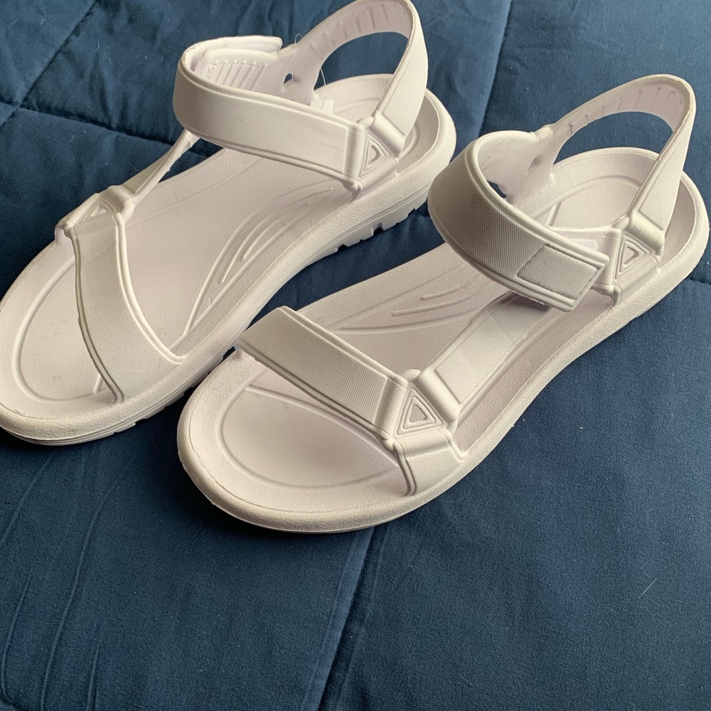 🎁Men’s sandals, size 9 (NWOT)